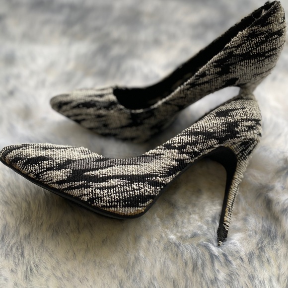 Heels - Picture 6 of 6